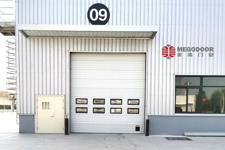 有CE認(rèn)證的提升門，出口與高標(biāo)準(zhǔn)項(xiàng)目的首選縮略圖